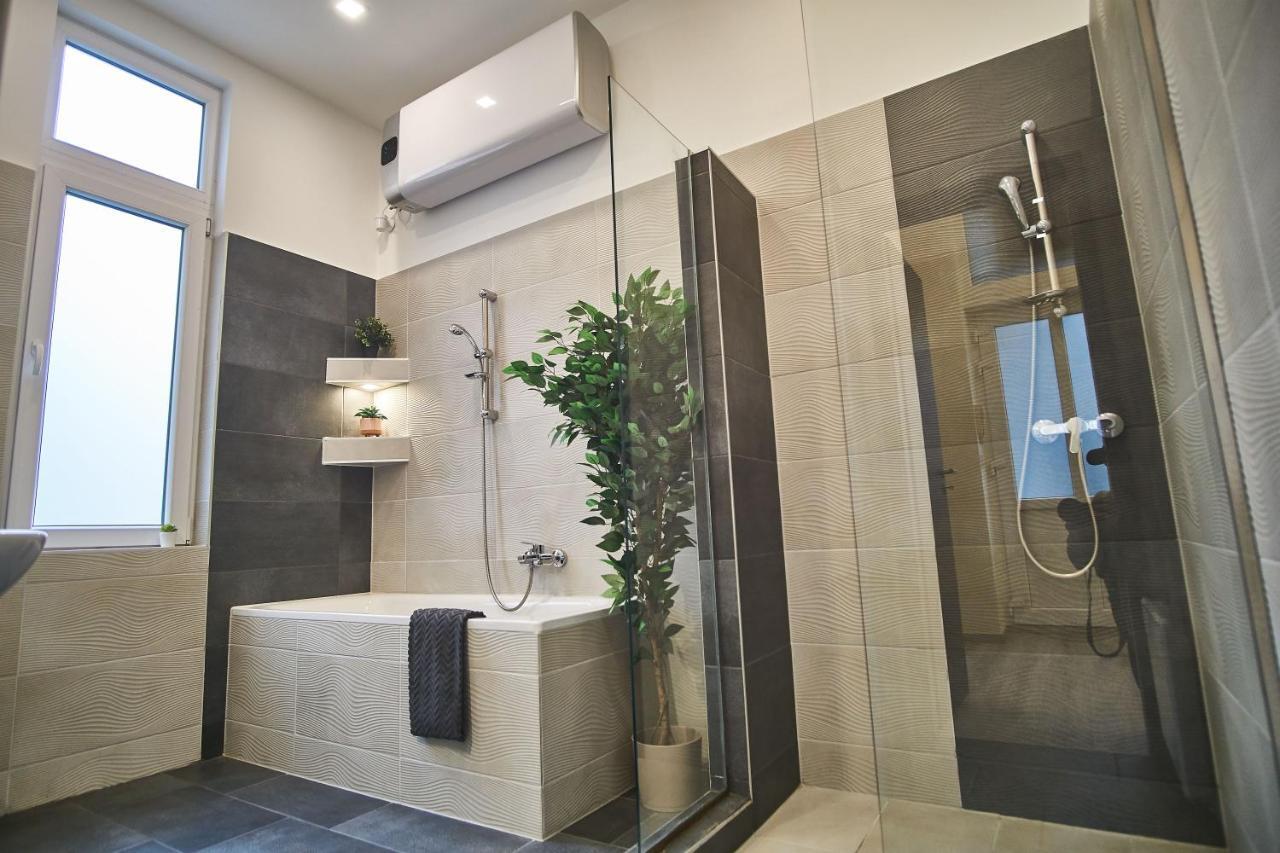 F4 Design Apartment- Boedapest Buitenkant foto