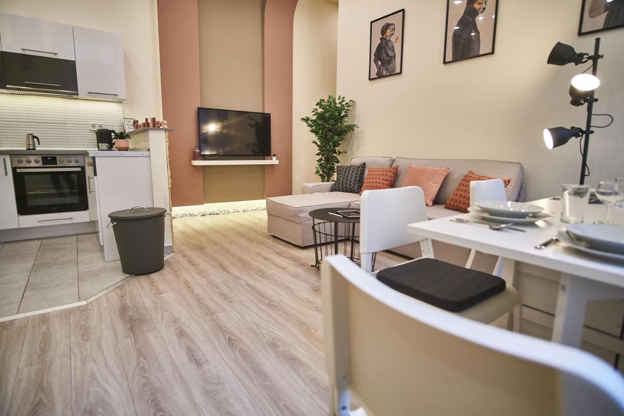 F4 Design Apartment- Boedapest Buitenkant foto