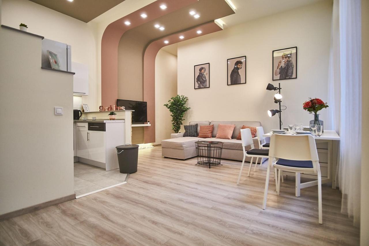 F4 Design Apartment- Boedapest Buitenkant foto